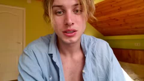 Snapshot of sashenkka chatting on 3, 8, 2026 Sasha -- online show from 3, 8, 2026