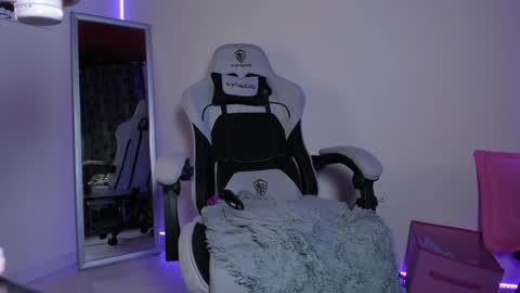 Snapshot of satanbabee_ chatting on 1, 1, 2025 im expecting 300 thumbs up on my altar online show from 1, 1, 2025