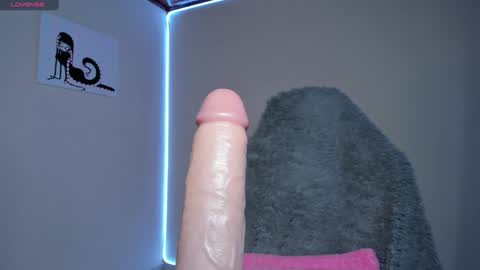 Snapshot of satanbabee_ chatting on 15, 1, 2025 im expecting 300 thumbs up on my altar online show from 15, 1, 2025