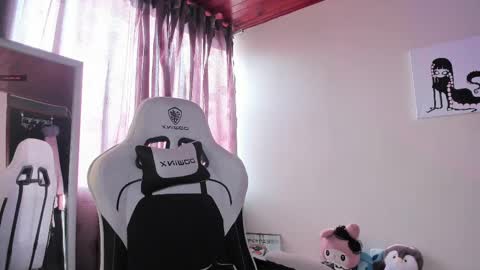 Snapshot of satanbabee_ chatting on 19, 2, 2025 im expecting 300 thumbs up on my altar online show from 19, 2, 2025