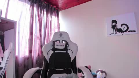 Snapshot of satanbabee_ chatting on 20, 2, 2025 im expecting 300 thumbs up on my altar online show from 20, 2, 2025