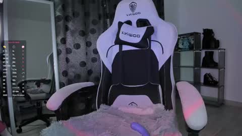 Snapshot of satanbabee_ chatting on 6, 3, 2025 im expecting 300 thumbs up on my altar online show from 6, 3, 2025