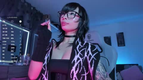 Snapshot of satanbabee_ chatting on 18, 9, 2025 im expecting 300 thumbs up on my altar online show from 18, 9, 2025