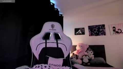 Snapshot of satanbabee_ chatting on 22, 6, 2026 im expecting 300 thumbs up on my altar online show from 22, 6, 2026