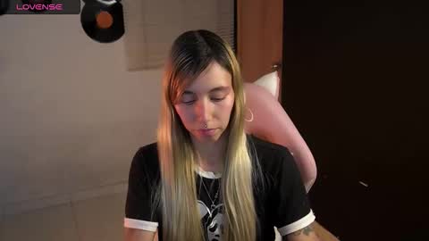 Snapshot of saucy_jenn1 chatting on 30, 5, 2026 I AM JENN online show from 30, 5, 2026