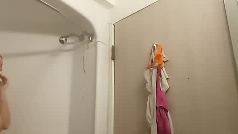 Snapshot of saucybear666 chatting on 19, 1, 2025 SnowBunny online show from 19, 1, 2025