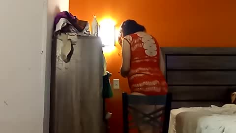 Snapshot of saucybear666 chatting on 27, 2, 2025 SnowBunny online show from 27, 2, 2025