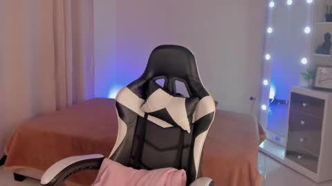 Savannahwildee online show from 26, 2, 2025