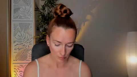 Snapshot of save_the_qween chatting on 13, 6, 2026 save the qween online show from 13, 6, 2026