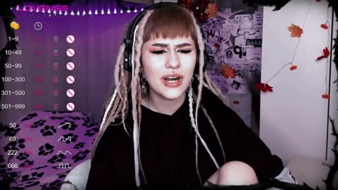 pronoun she. name Mary. age 21. online show from 8, 1, 2025