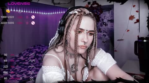 pronoun she. name Mary. age 21. online show from 17, 1, 2025