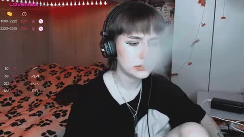 pronoun she. name Mary. age 21. online show from 2, 3, 2025