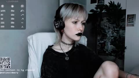 pronoun she. name Mary. age 21. online show from 15, 10, 2025