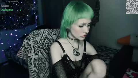 pronoun she. name Mary. age 21. online show from 11, 3, 2026