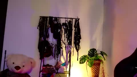 scarlet_gold online show from 15, 7, 2026