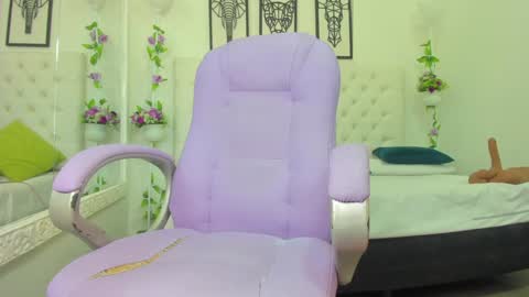 Snapshot of scarlet_stan22 chatting on 21, 1, 2025 Isa online show from 21, 1, 2025