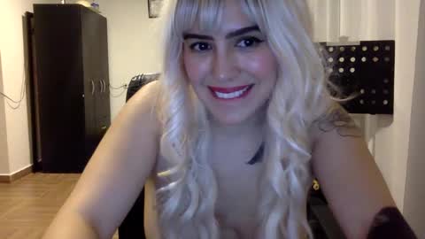 Snapshot of scarlet_whisper chatting on 11, 1, 2025 scarlet whisper online show from 11, 1, 2025