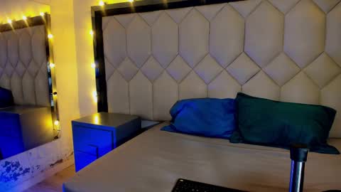 scarlethbigbug online show from 30, 9, 2025