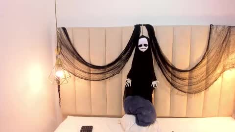 scarlethill_ online show from 22, 10, 2025