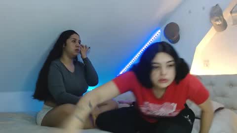 Scarlett and Jazmin online show from 17, 10, 2025