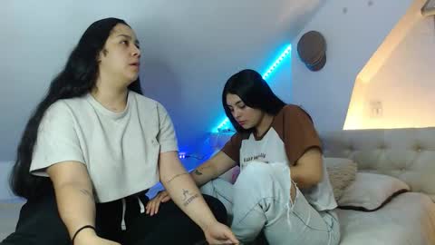 Scarlett and Jazmin online show from 19, 10, 2025