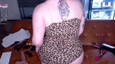 Snapshot of scarlettredff chatting on 10, 5, 2026 ScarlettredFF online show from 10, 5, 2026