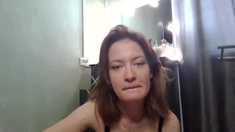 Snapshot of scented_elsa chatting on 8, 11, 2025 Elsa online show from 8, 11, 2025