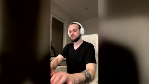 Snapshot of schizos chatting on 13, 5, 2026 Charlie online show from 13, 5, 2026