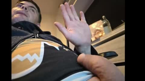 Snapshot of schosch01 chatting on 16, 12, 2024 schosch01 online show from 16, 12, 2024