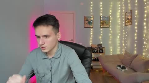 Snapshot of scooby_r chatting on 6, 1, 2025 Thomas brunette and Alex blond online show from 6, 1, 2025