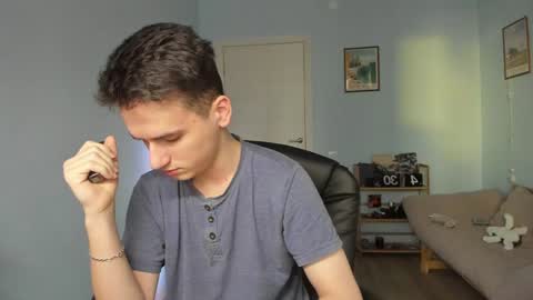 Snapshot of scooby_r chatting on 17, 1, 2025 Thomas brunette and Alex blond online show from 17, 1, 2025