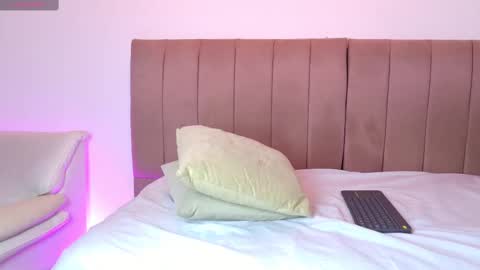 Snapshot of sebas_n_aly chatting on 11, 9, 2025 ely online show from 11, 9, 2025