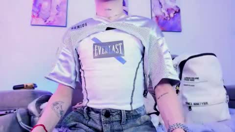     .  INDEPENDENT MODEL online show from 1, 3, 2026