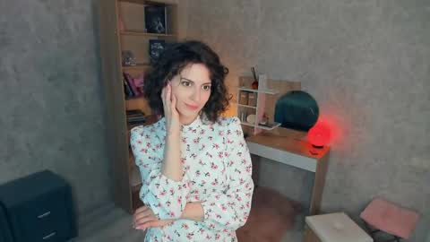 Snapshot of secret_des1res chatting on 18, 5, 2026 Mia online show from 18, 5, 2026