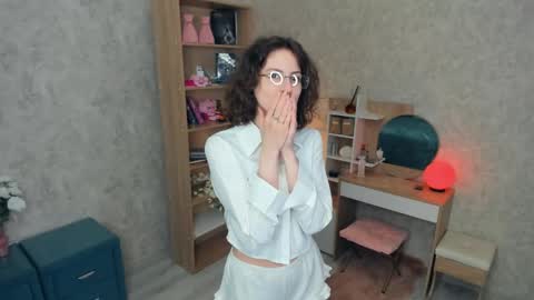 Snapshot of secret_des1res chatting on 31, 5, 2026 Mia online show from 31, 5, 2026