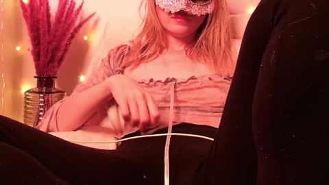 Anni online show from 2, 1, 2025