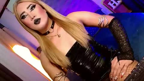Snapshot of seductive_scarllete chatting on 19, 4, 2026 SCARLETTE online show from 19, 4, 2026