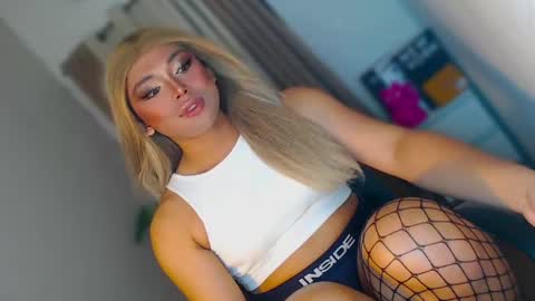 Snapshot of seductivedeluxe69 chatting on 3, 5, 2026 Deluxe online show from 3, 5, 2026