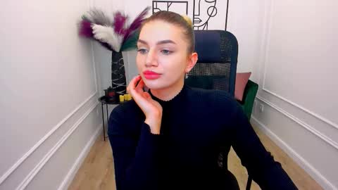 Snapshot of selenaemoore chatting on 6, 11, 2025 selenaemoore online show from 6, 11, 2025