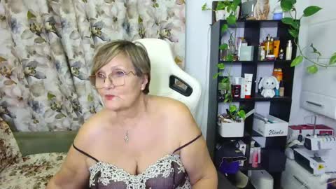 Snapshot of selenna57 chatting on 8, 1, 2025 Selenna online show from 8, 1, 2025