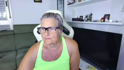 Snapshot of selenna57 chatting on 18, 6, 2026 Selenna online show from 18, 6, 2026