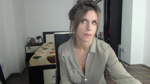 Snapshot of sellena_angels chatting on 9, 3, 2025 sellena_angels online show from 9, 3, 2025