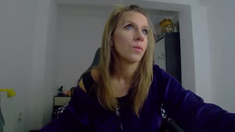 Snapshot of sellena_angels chatting on 1, 2, 2026 sellena_angels online show from 1, 2, 2026