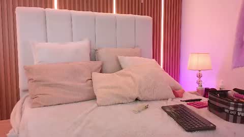 Snapshot of sensual_kim77 chatting on 15, 6, 2026 Sensual Kim77 online show from 15, 6, 2026