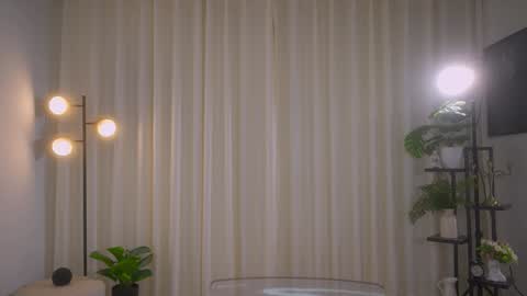 Maria- OF sensual bee online show from 9, 1, 2025