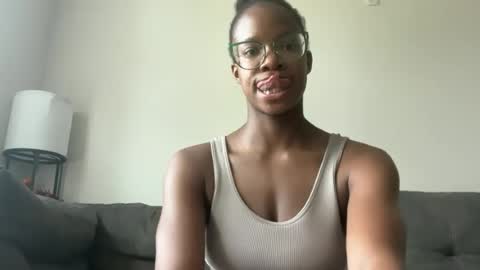 Snapshot of serenitybee chatting on 1, 7, 2026 Serenity Bee online show from 1, 7, 2026