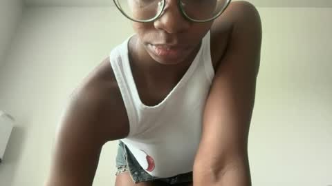 Snapshot of serenitybee chatting on 10, 7, 2026 Serenity Bee online show from 10, 7, 2026