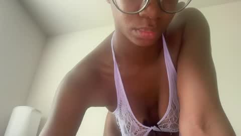 Snapshot of serenitybee chatting on 11, 7, 2026 Serenity Bee online show from 11, 7, 2026