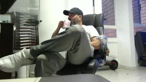 hetero serio discreto online show from 16, 3, 2026