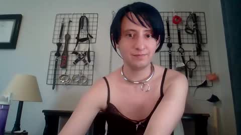 Servile Sarah online show from 21, 4, 2026